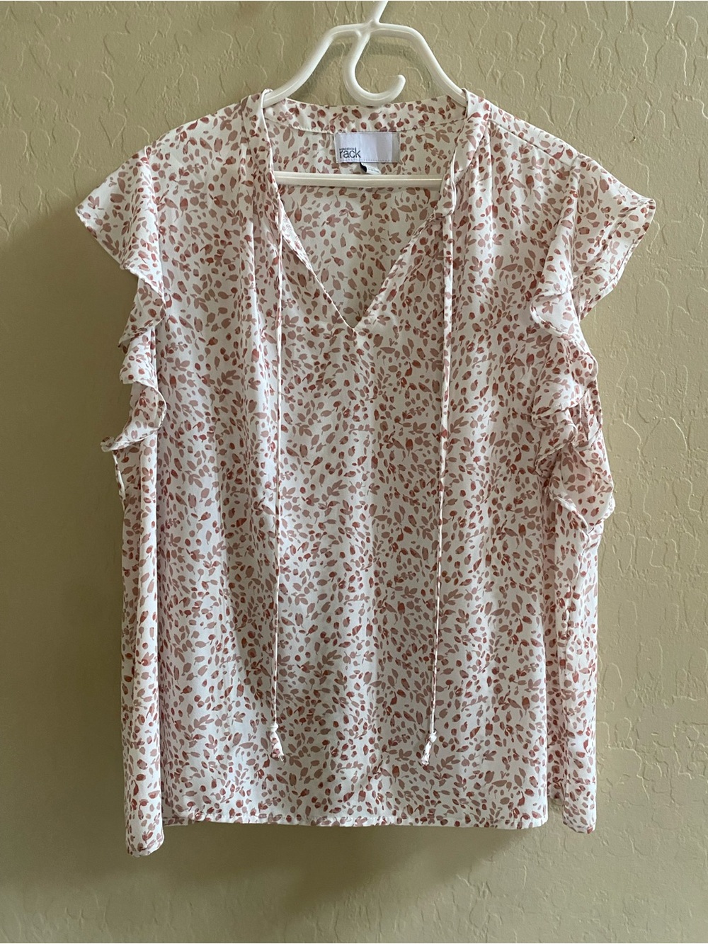 Nordstrom Rack Cream Blush Leaf-Print Tie-Neck Ruffle Sleeve Top